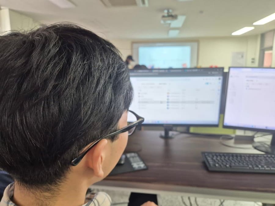 고등학교 웹 제작 수업, 제미나이로 만드는 반응형 웹사이트 (성남 분당경영고)