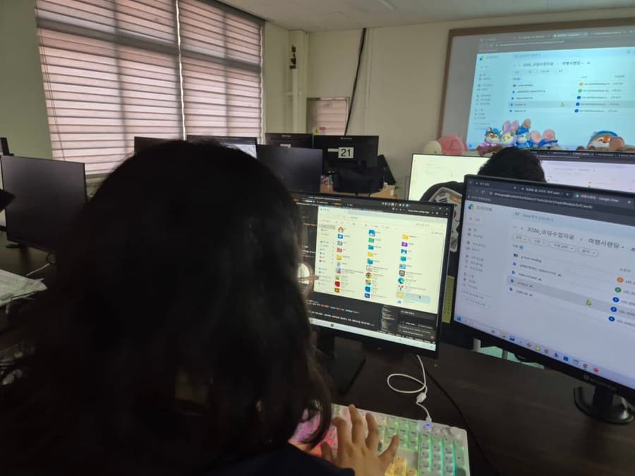 고등학교 웹 제작 수업, 제미나이로 만드는 반응형 웹사이트 (성남 분당경영고)
