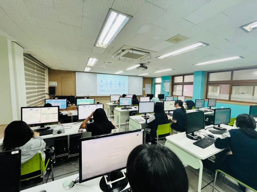 고등학생 직업체험 숏폼 합평, 패들렛에 올려 서로 짚어 주기 (성남 분당경영고)