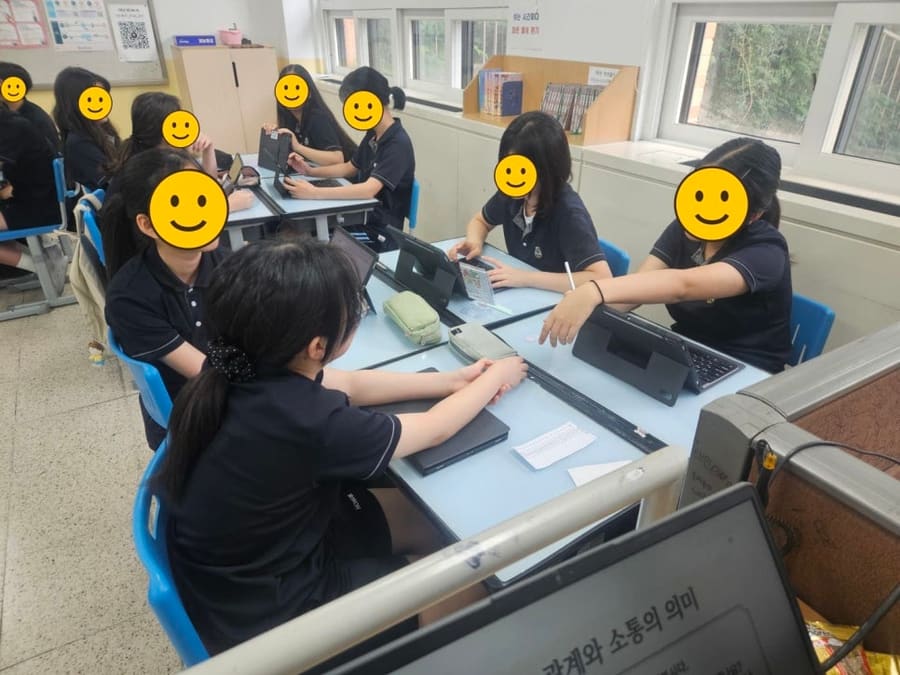 중학교 AI 웹북 만들기 수업, 기획서부터 북크리에이터 출간까지 (서울 홍익사대부여중)