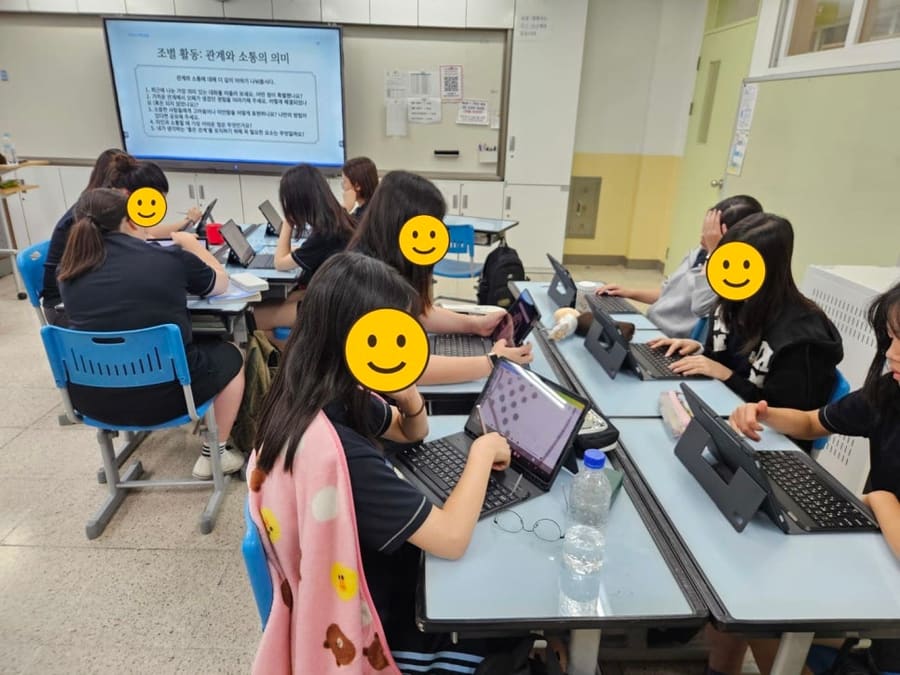 중학교 AI 웹북 만들기 수업, 기획서부터 북크리에이터 출간까지 (서울 홍익사대부여중)