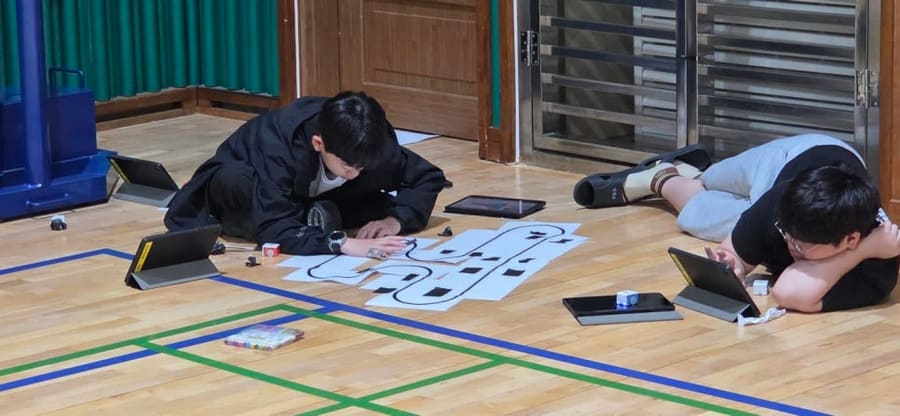 중학교 체험학습 로봇축구, 경기장을 직접 그리는 팀 대항전 (용인 백암중)