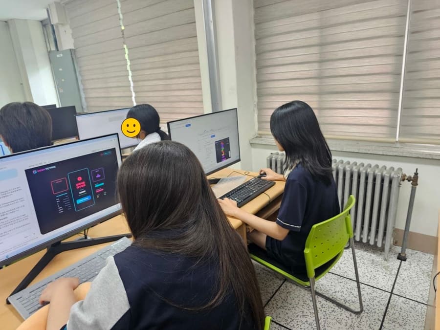 고등학교 AI 특강, LLM으로 만드는 예약 시스템과 게임 웹앱 (성남 분당경영고)