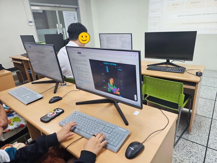 고등학교 AI 특강, LLM으로 만드는 예약 시스템과 게임 웹앱 (성남 분당경영고)