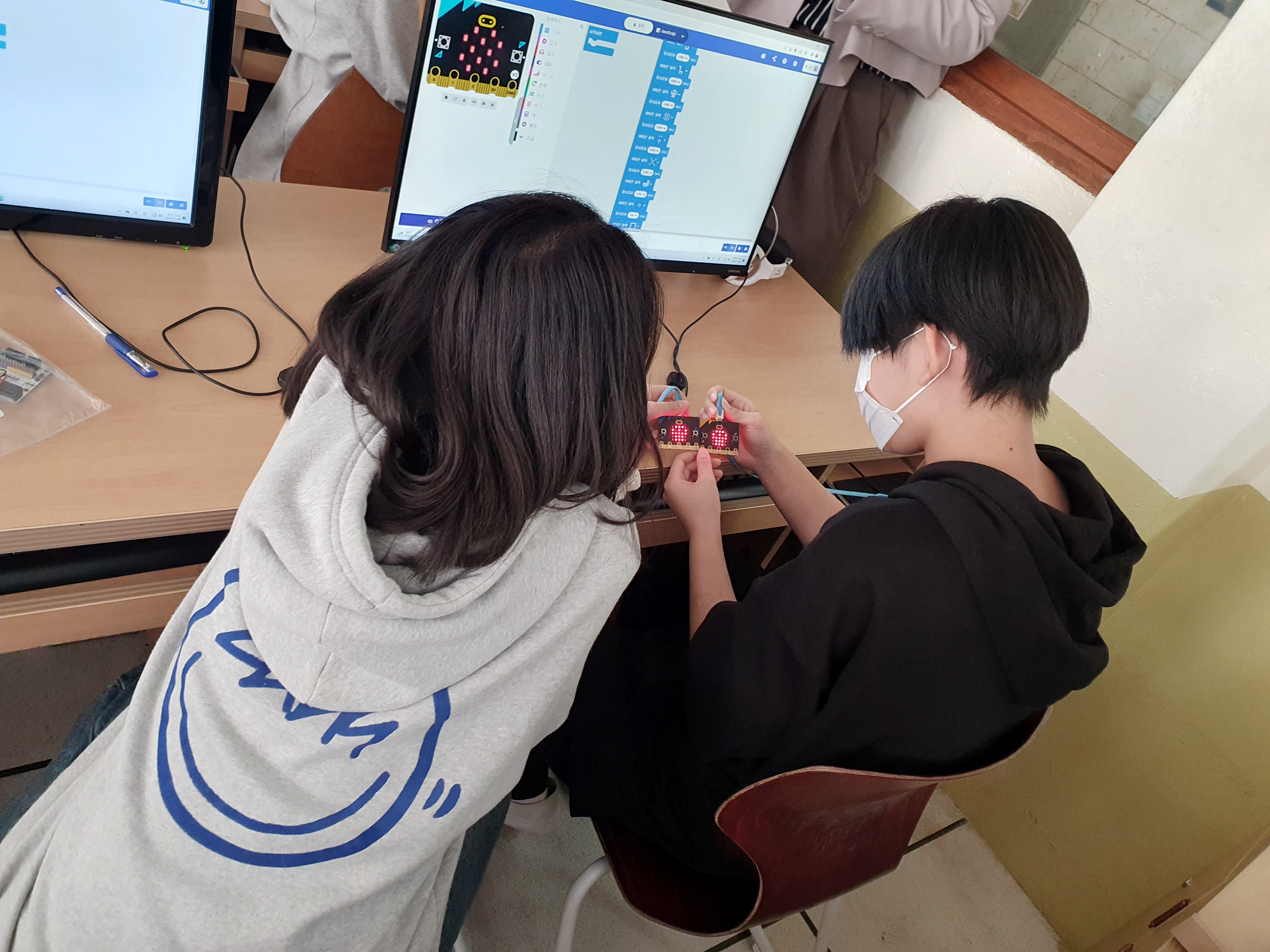 Arcade Games with Micro:bit class photo 3