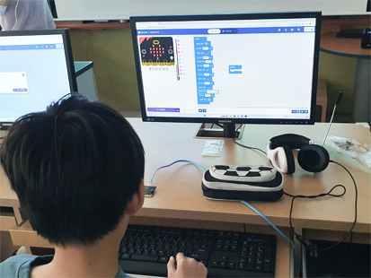 Arcade Games with Micro:bit class photo 4