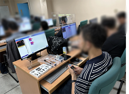 Arcade Games with Micro:bit class photo 6