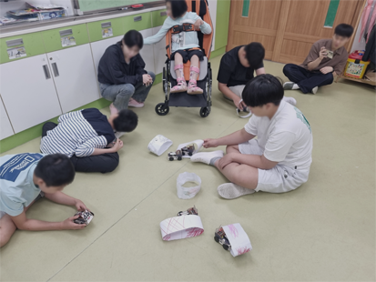 IR Sensor Dog Car Making class photo 1