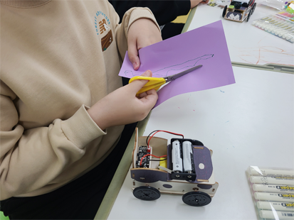 IR Sensor Dog Car Making class photo 2