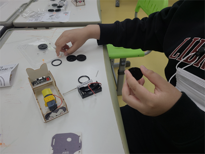 IR Sensor Dog Car Making class photo 5